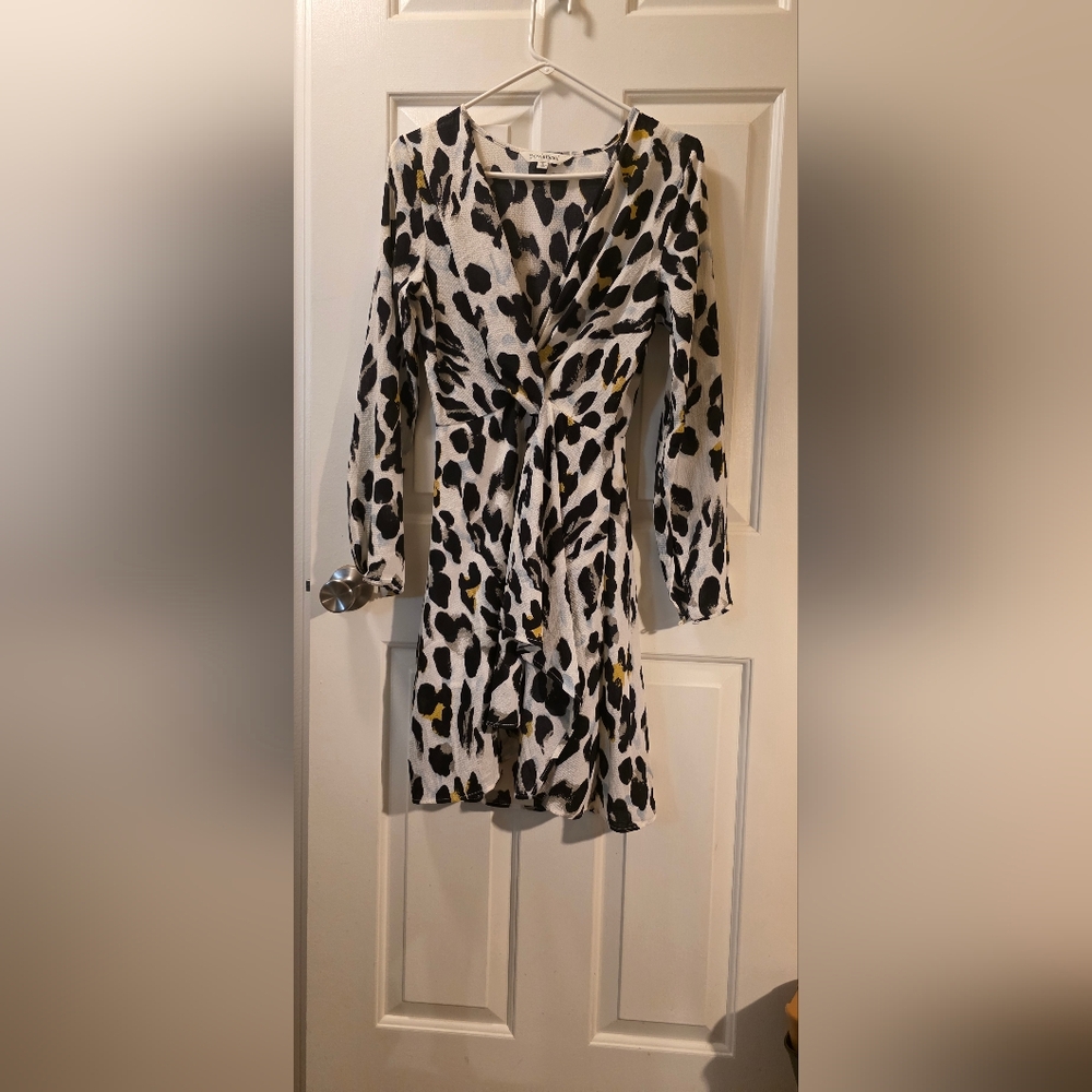 DAVI & DANI Black, White, and Yellow Long Sleeve Dress